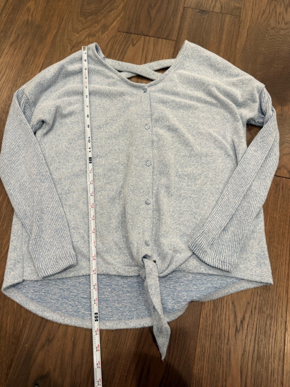 Absolutely Famous Criss-Cross Tie-Front Top Womens medium